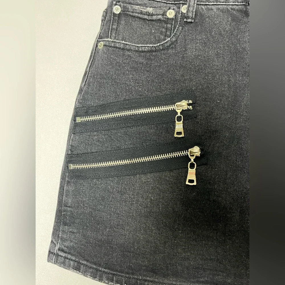 Forever 21 Women”s Black Denim Moto Mini Skirt Sz M Zip Pocket Y2K Whimsigoth
